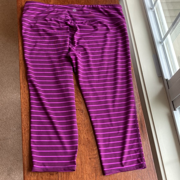 Athleta XL capris - Picture 4 of 8